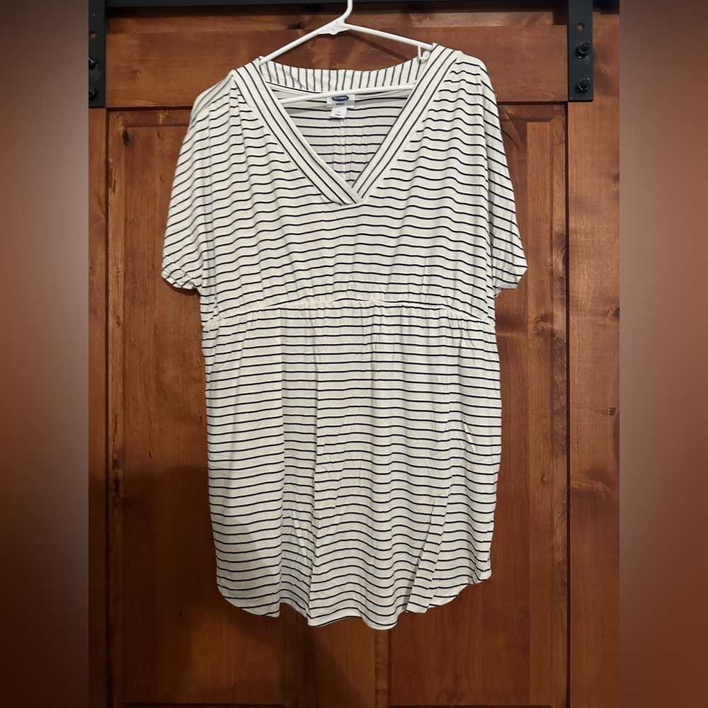 Old Navy maternity top